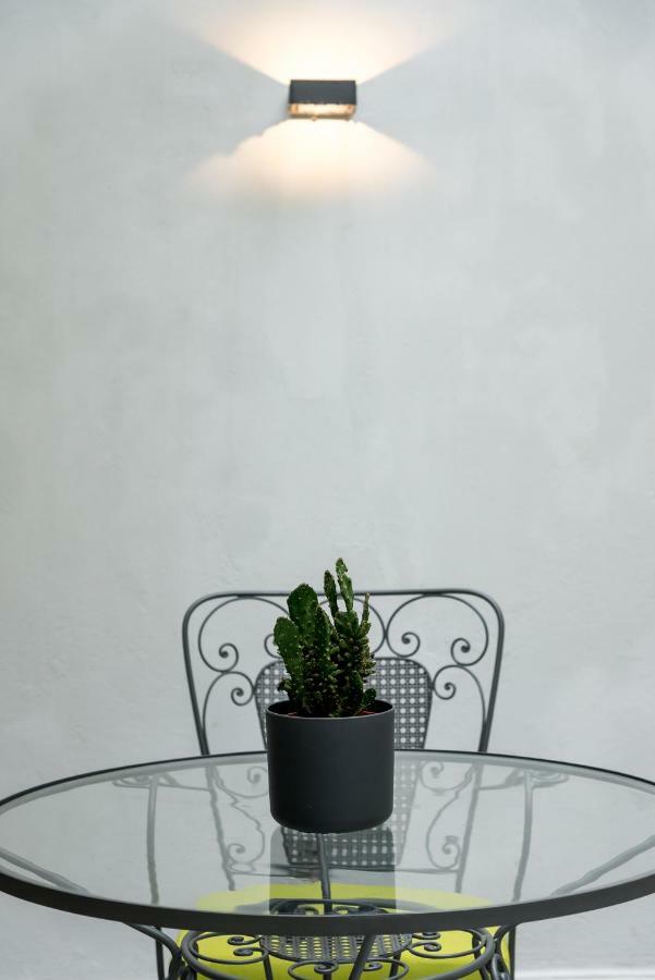 Central Cozy Studio With A Secret Garden Atenas Exterior foto